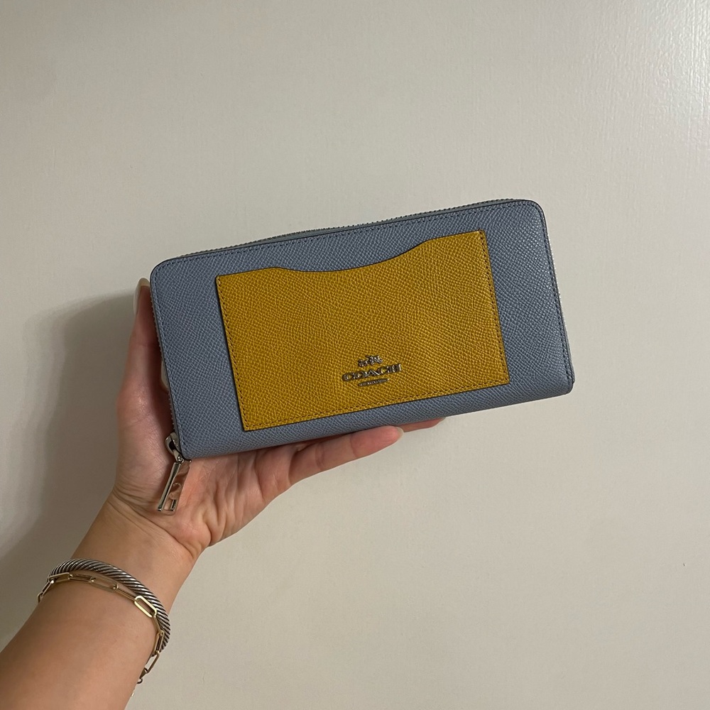 Coach leather wallet - new, unused